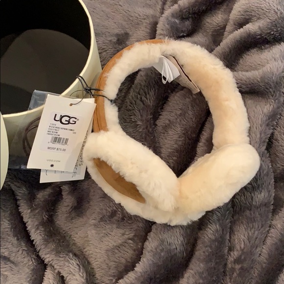 Ugg Earmuffs with built in headphones - Picture 2 of 3
